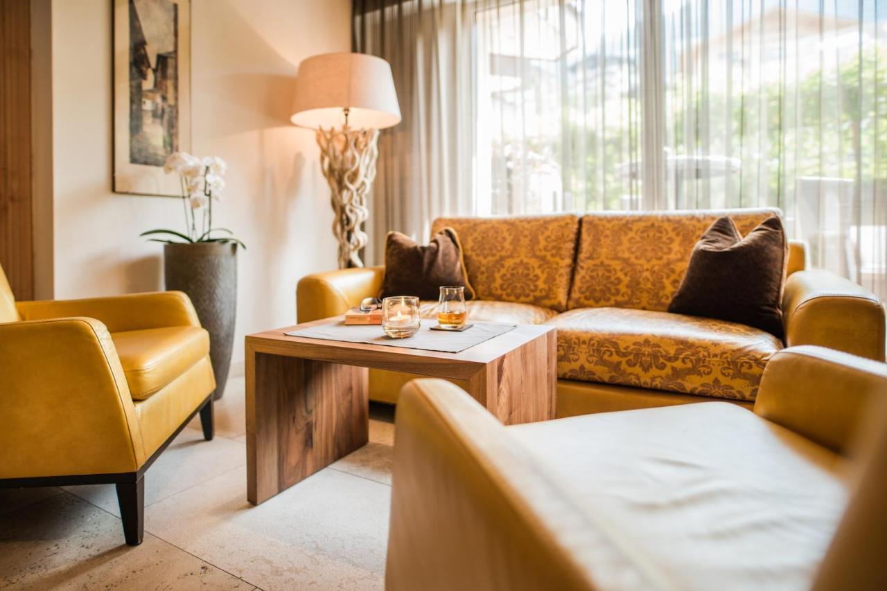 Hotel Resmairhof Schenna Exteriör bild